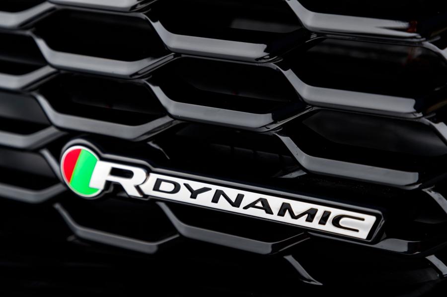 Логотип Jaguar XE P300 R-Dynamic 2019 года  (WW) (фото 33 из 51)